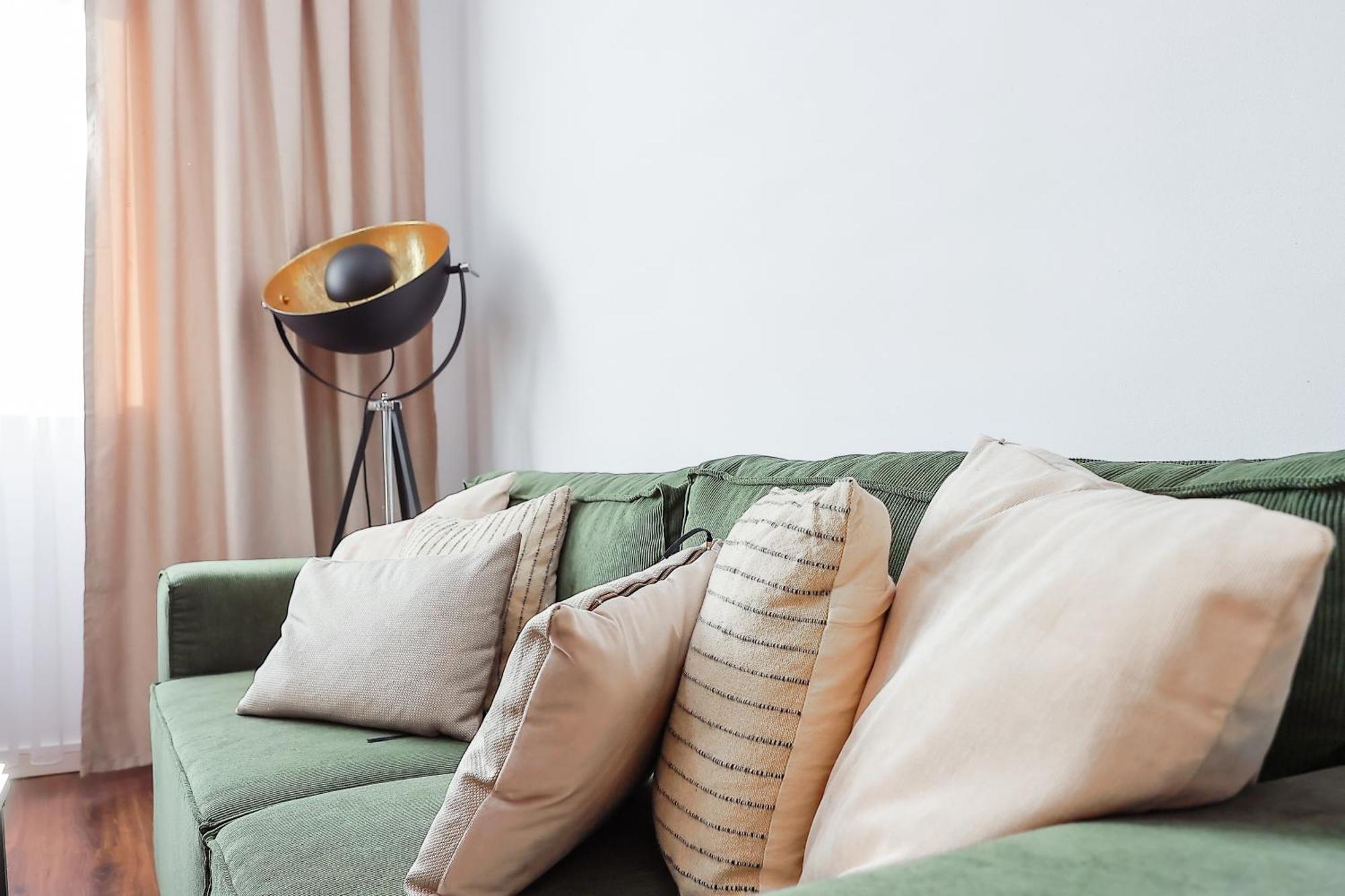 Oradea City Center Apartment Near Aquapark With Jacuzzi & Parking מראה חיצוני תמונה