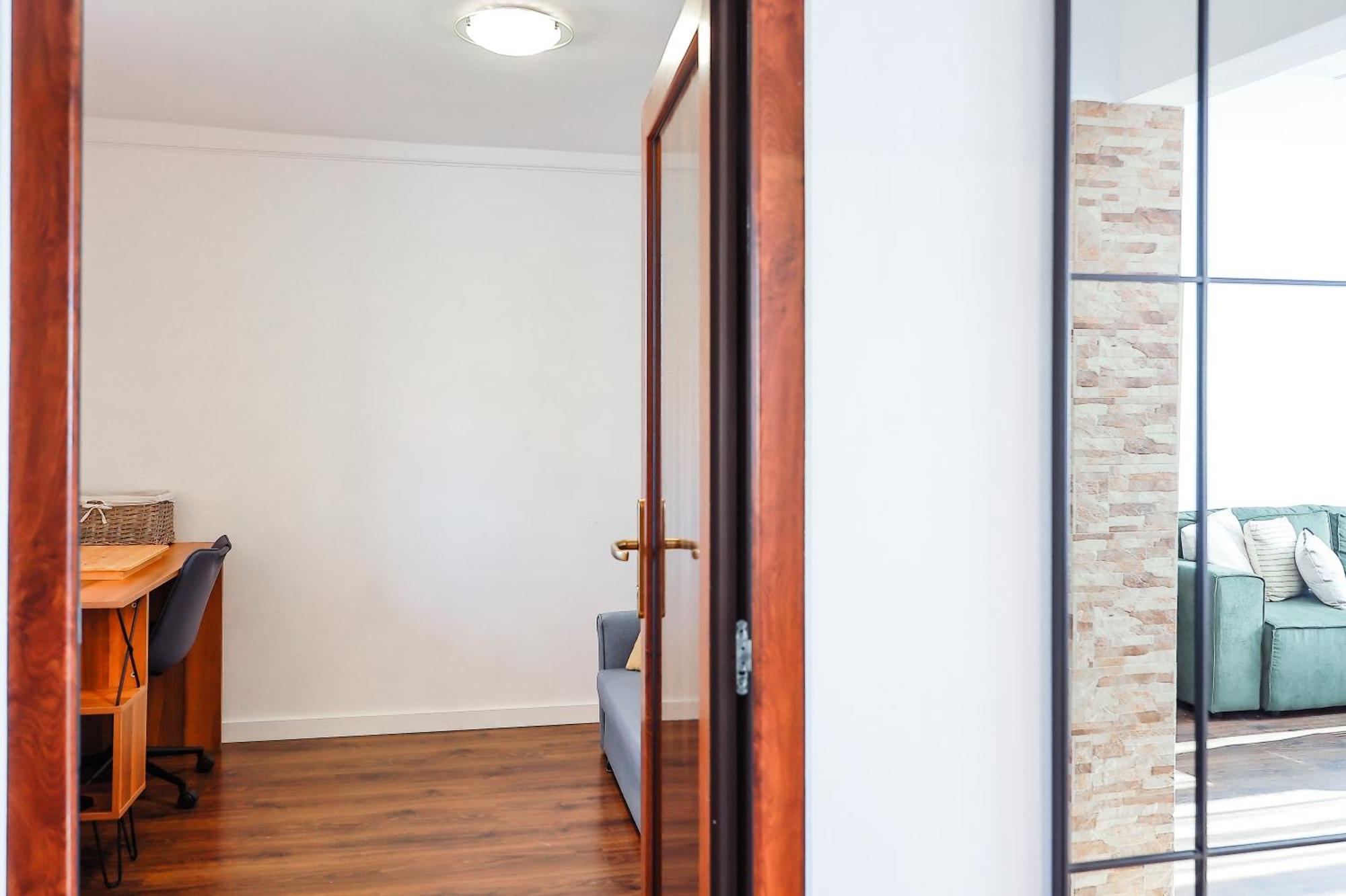 Oradea City Center Apartment Near Aquapark With Jacuzzi & Parking מראה חיצוני תמונה